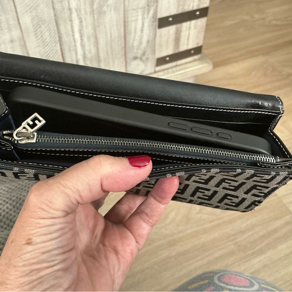 EUC NO CALLOUTS Fendi Vintage Zucca FF logo Continental wallet - Picture 15 of 16